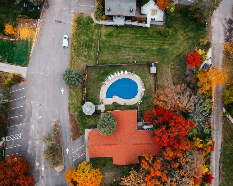 Thumbs Govs House Drone 0891