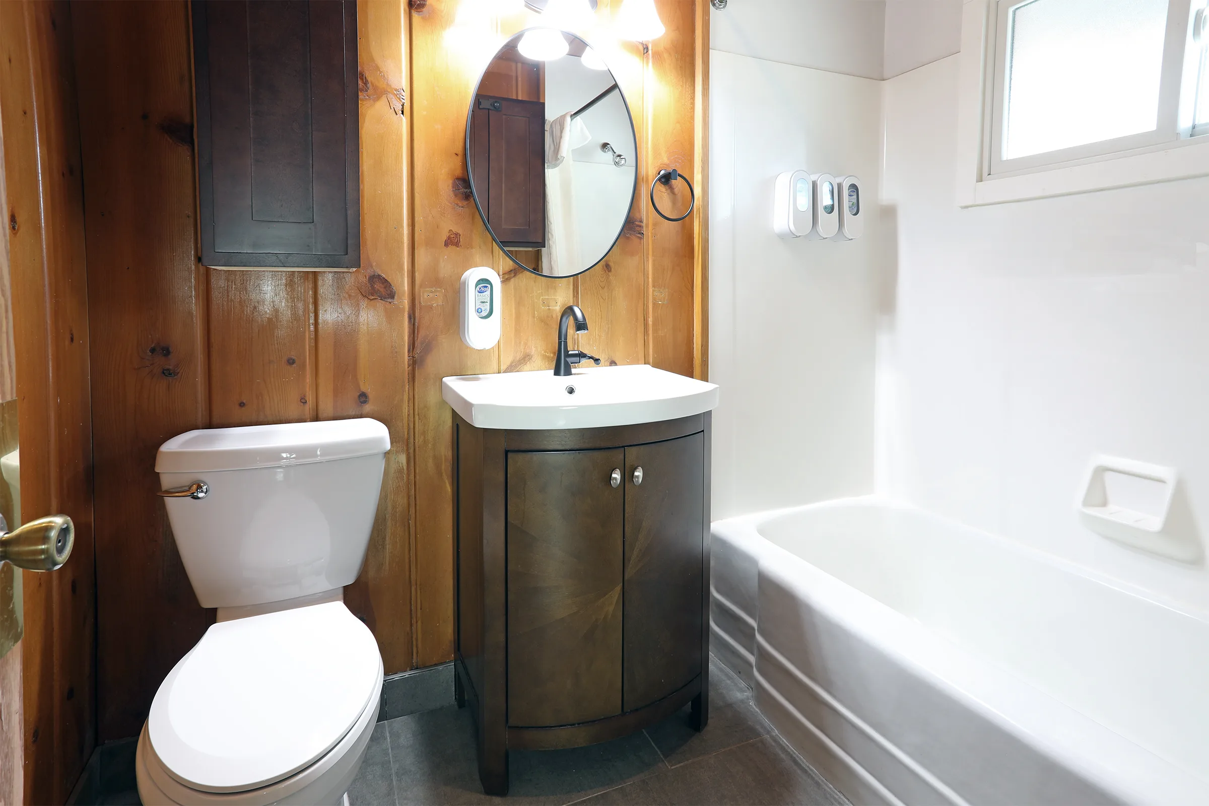 Lodge 201 Bath