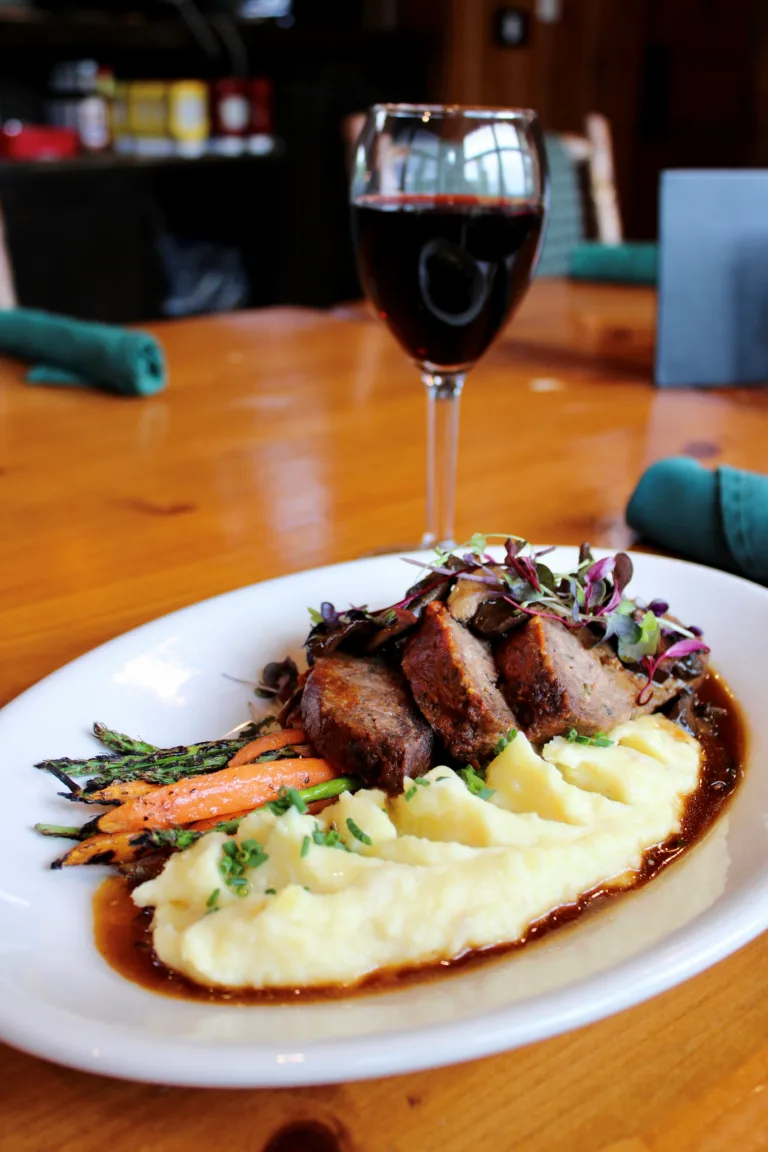 Breezy Point Palmers Grille 4