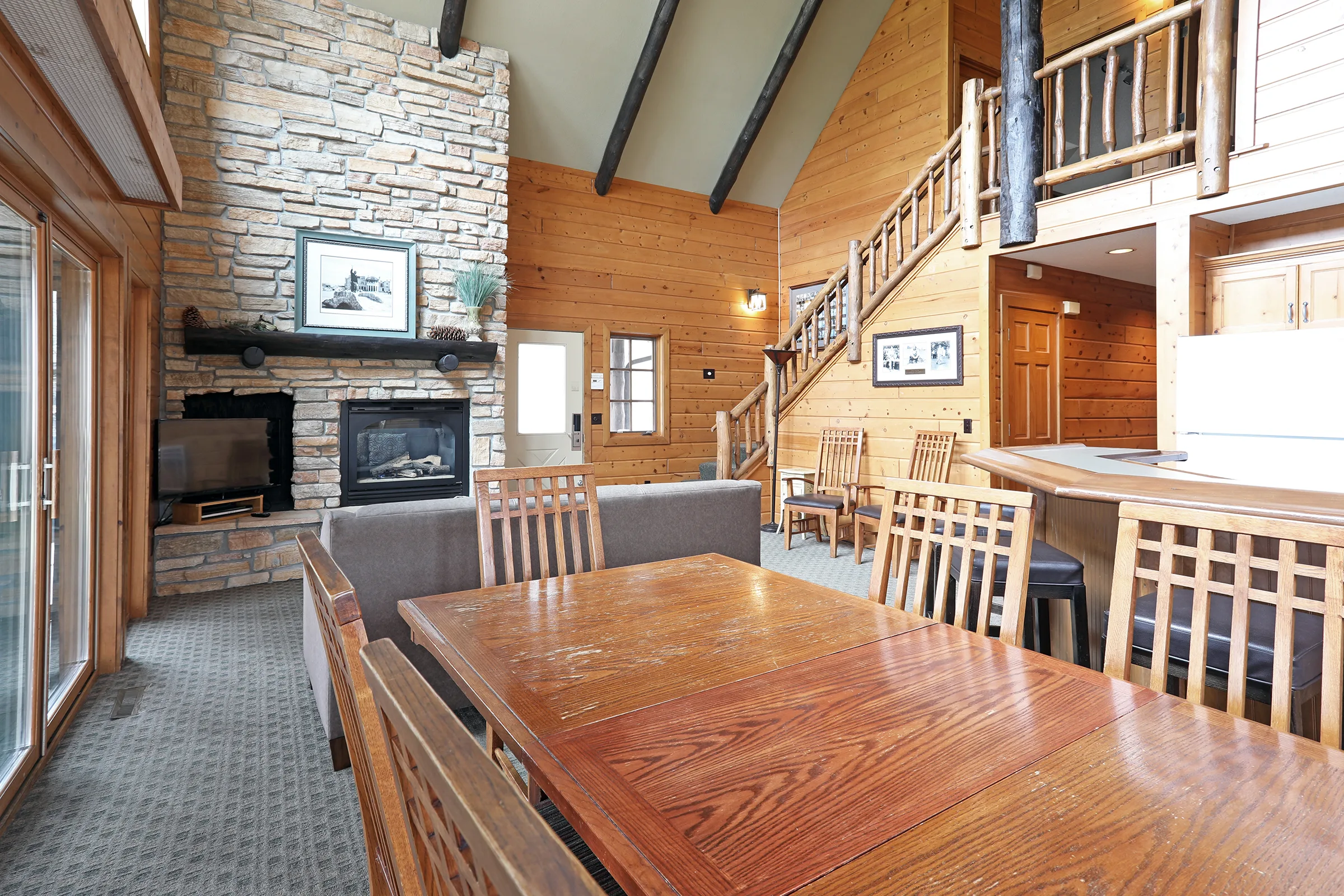 Cabin 10 Lr