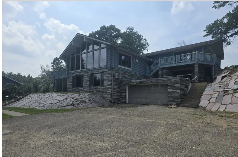 Back View Of Wolf's Den